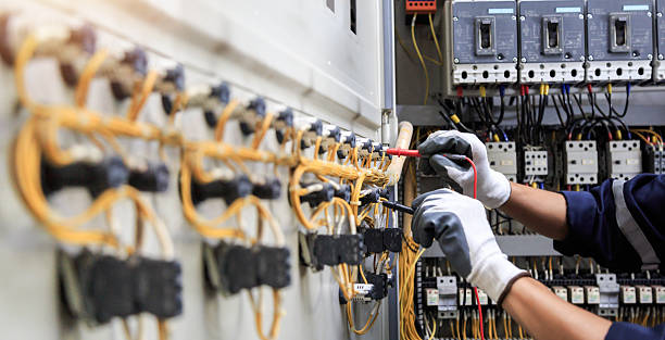 Professional Electrician technician working in Wilmette, IL